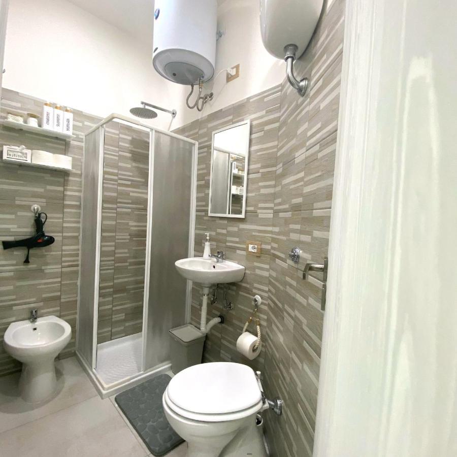 All-In Naples Luaran gambar